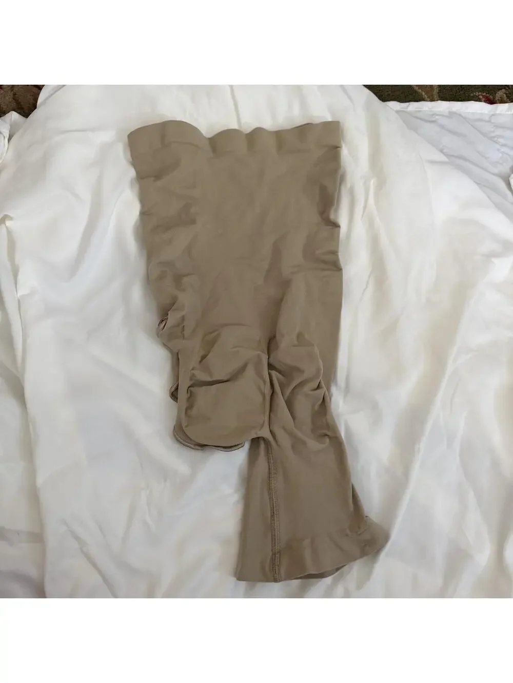 Skims left leg solution shapewear short